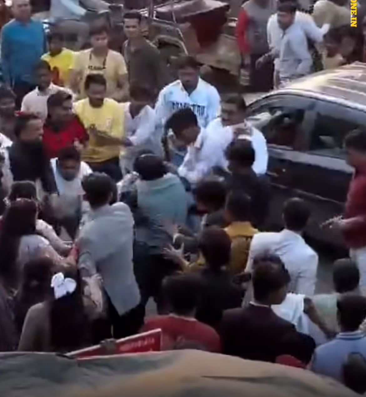 वायुसेना के जवान और पिता पर मारपीट